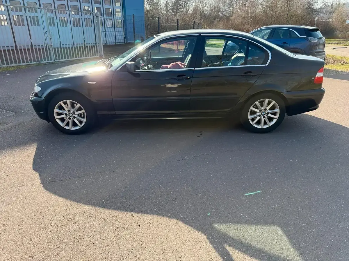 Gebraucht BMW 320 150 PS (110 kW) 2005 Schwarz Limousine