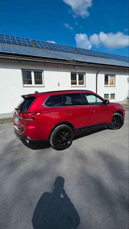 Gebraucht Mitsubishi Outlander 150 PS (110 kW) 2015 Rot SUV