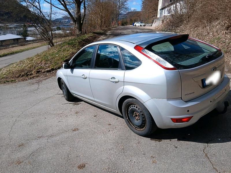 Gebraucht Ford Focus 101 PS (74 kW) 2010 Silber Limousine