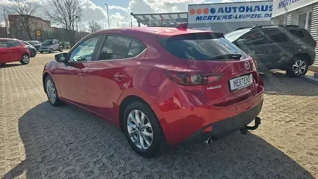 Używany Mazda 3 Center-Line 150 KM (110 kW) 2015 Czerwony Sedan/Limuzyna