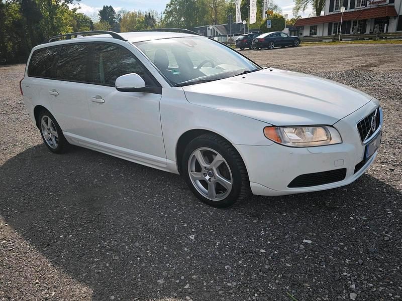 Weiß Gebraucht 2013 Volvo V70 Kombi | 6.099 € (Guter Preis) - Bild 1/4