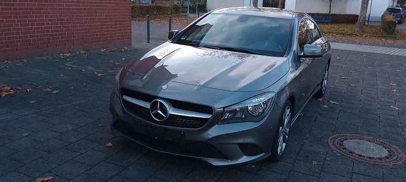 Mountaingrau Gebraucht 2014 Mercedes CLA200 Coupé | 16.500 € (Guter Preis) - Bild 1/4