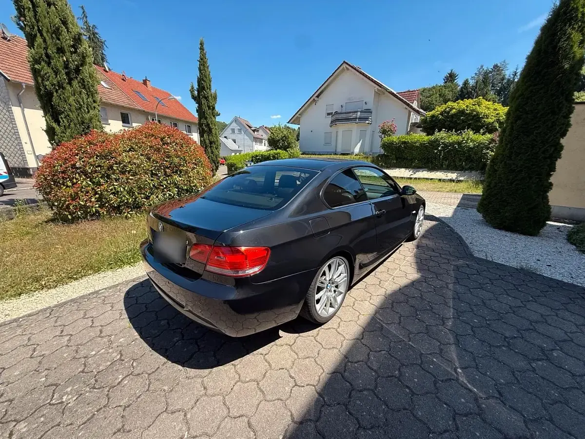 Gebraucht BMW 320 M Sport 177 PS (130 kW) 2009 Schwarz Coupé