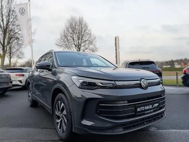 Neu VW Tiguan Design 150 PS (110 kW) 2026 Grau SUV