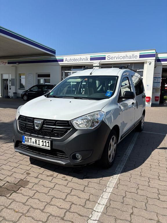 Weiß Gebraucht 2017 Dacia Dokker Ambiance Van | 6.700 € (Guter Preis) - Bild 1/4