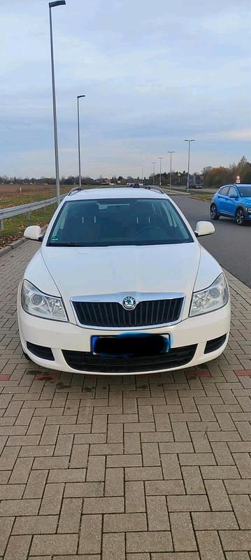Gebraucht Skoda Octavia 105 PS (77 kW) 2012 Weiß Kombi