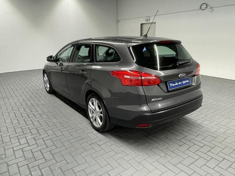 Gebraucht Ford Focus 120 PS (88 kW) 2015 Grau (magneticgraumet.) Kombi
