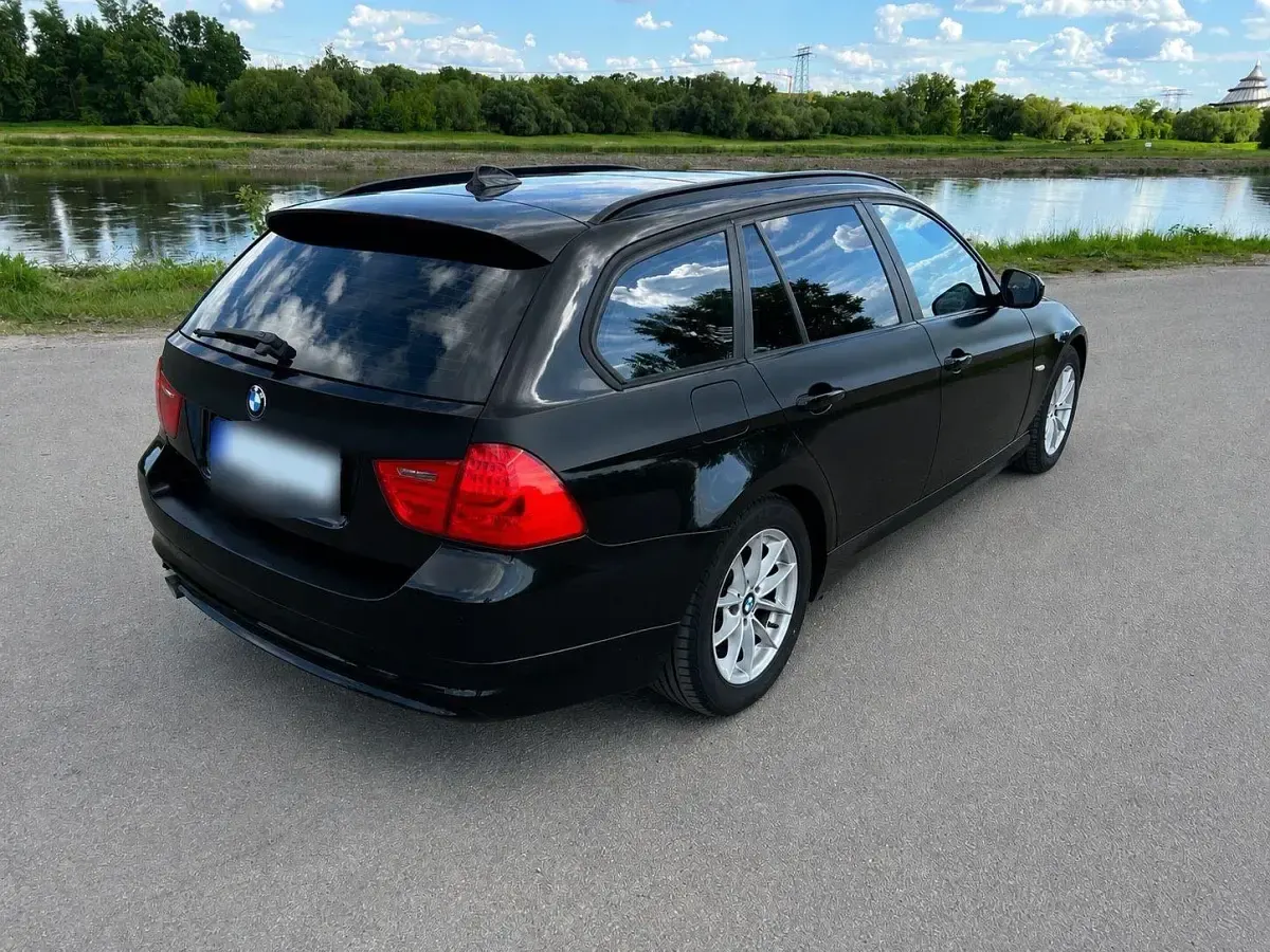 Gebraucht BMW 318 143 PS (105 kW) 2011 Schwarz Kombi