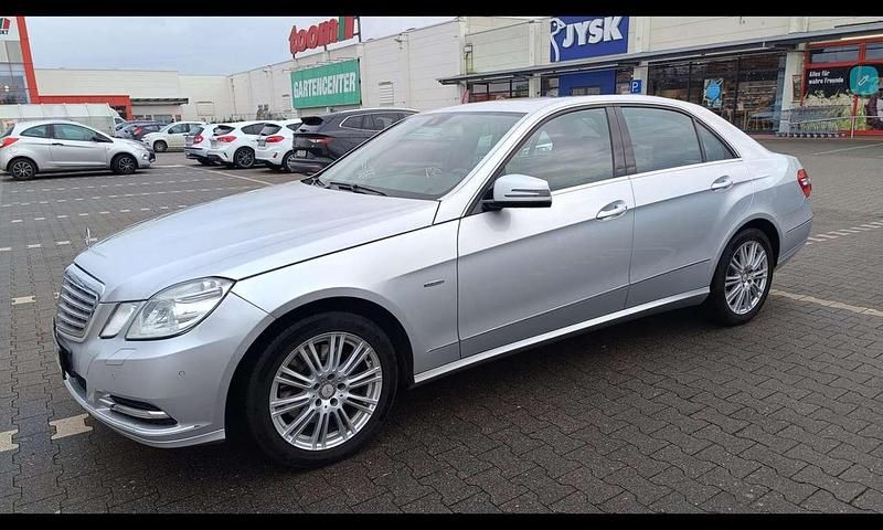 Gebraucht Mercedes E350 Elegance 306 PS (225 kW) 2012 Silber Limousine