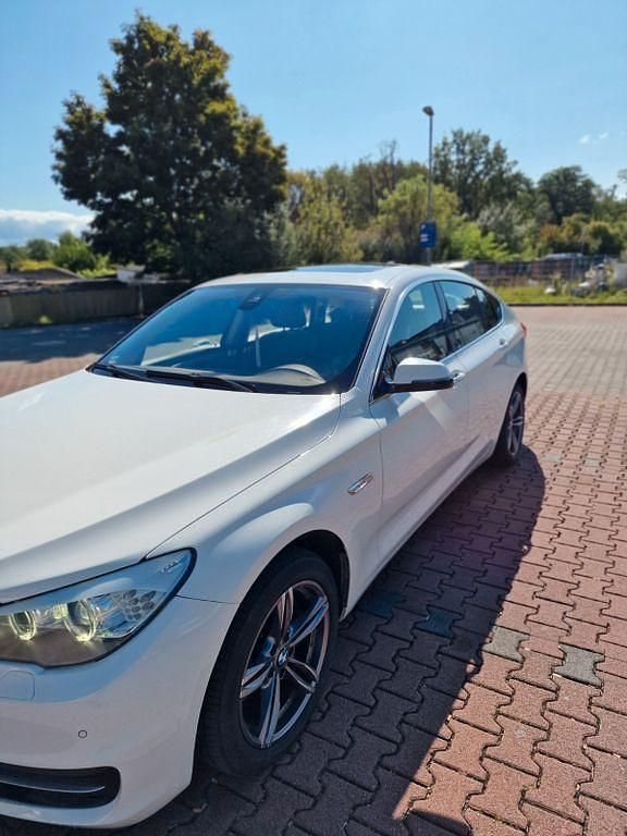 Weiß Gebraucht 2014 BMW 530 Gran Turismo Sport Line Limousine | 17.800 € (Etwas zu teuer) - Bild 1/4