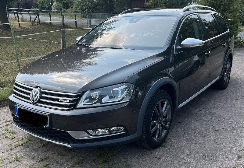 Braun Gebraucht 2014 VW Passat Alltrack Kombi | 13.500 € (Fairer Preis) - Bild 1/4