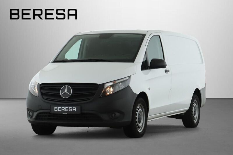 Weiß Gebraucht 2023 Mercedes Vito Van / Kleinbus | 32.582 € (Guter Preis) - Bild 1/4