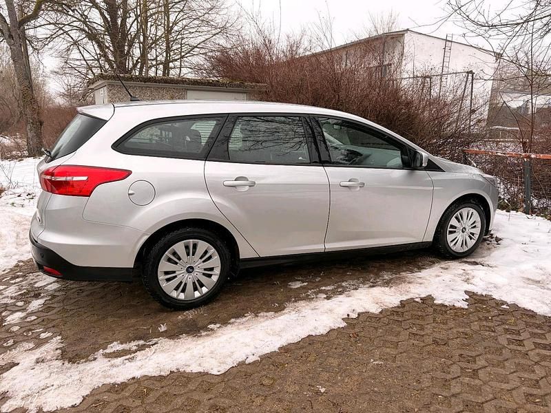 Gebraucht Ford Focus 125 PS (91 kW) 2018 Silber Kombi