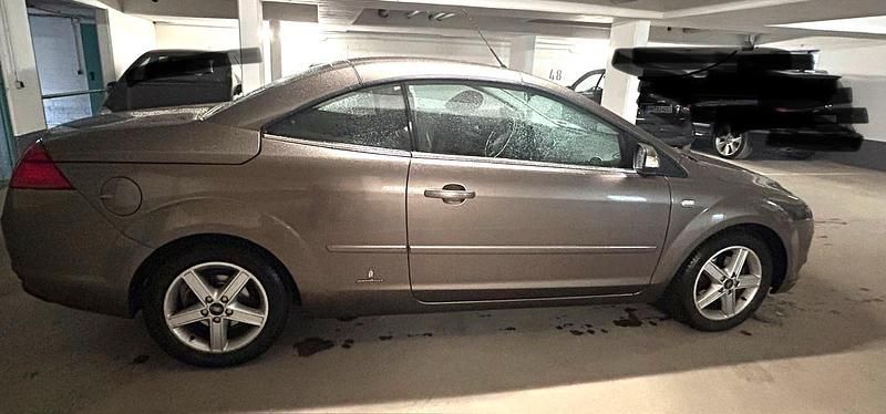 Gebraucht Ford Focus Cabriolet 100 PS (73 kW) 2007 Braun Cabrio