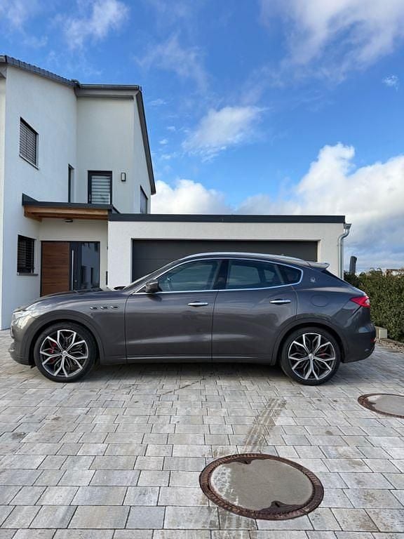 Gebraucht Maserati Levante 430 PS (316 kW) 2018 Grau SUV