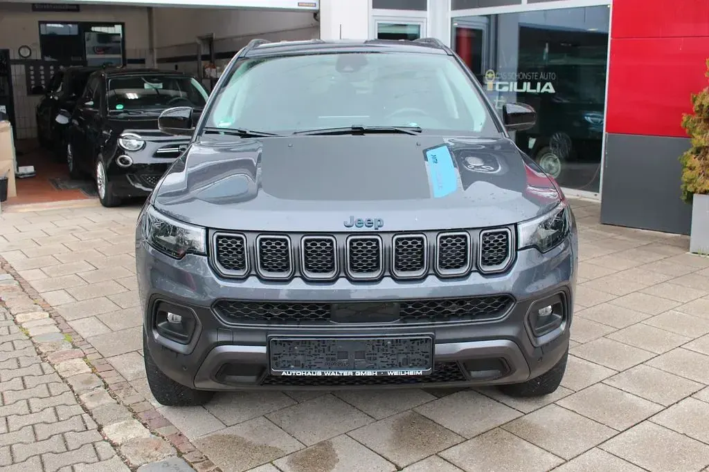 Usado Jeep Compass Trailhawk 179 HP (131 kW) 2022 Cinzento SUV