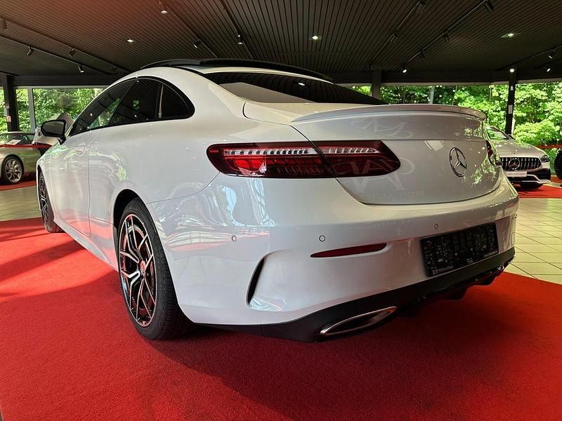 Gebraucht Mercedes E200 AMG line 197 PS (144 kW) 2022 Weiß Coupé
