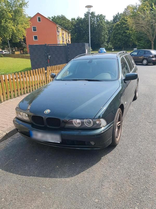 Grün Gebraucht 2002 BMW 525 Kombi | 2.250 € (Superpreis) - Bild 1/4
