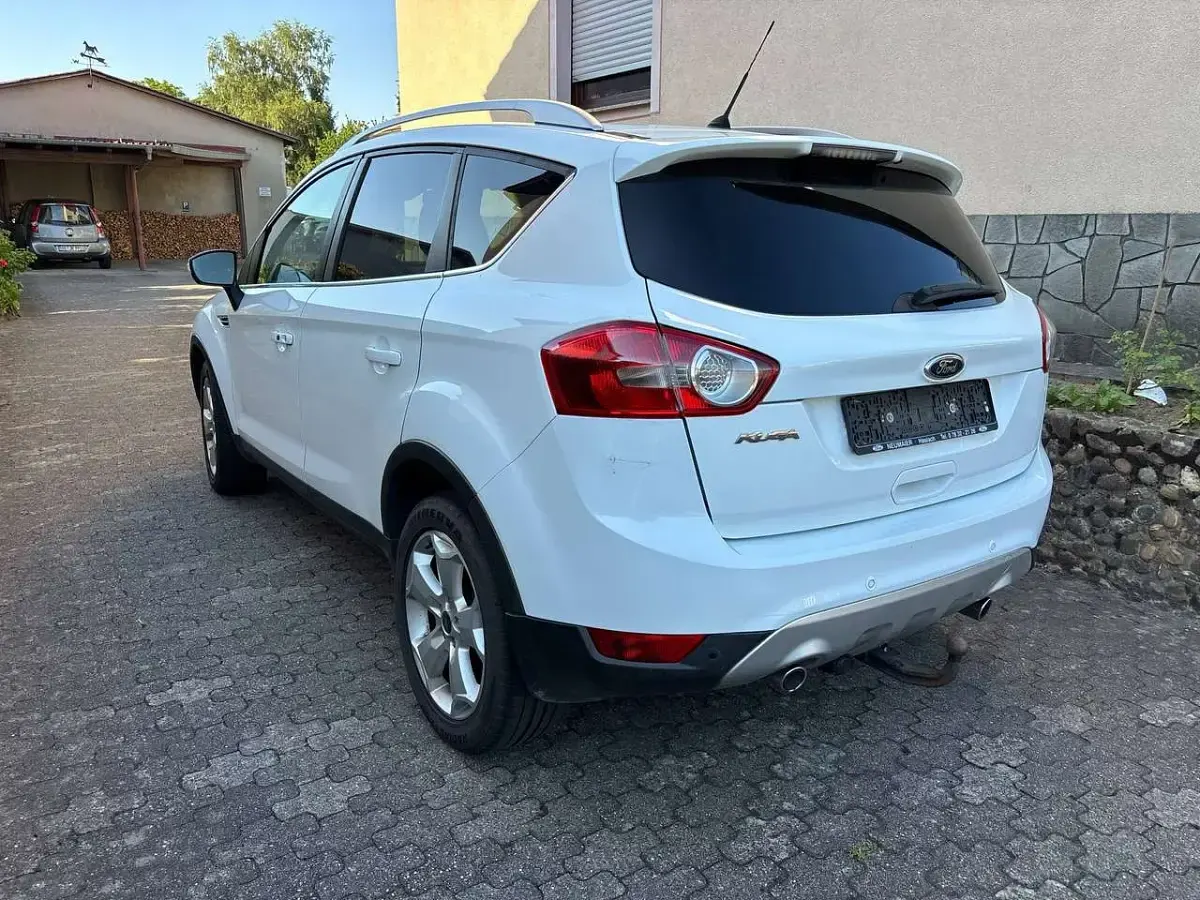Gebraucht Ford Kuga S 140 PS (102 kW) 2011 Frostweiß SUV