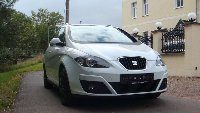 Weiß Gebraucht 2011 Seat Altea Style Van / Kleinbus | 3.990 € (Guter Preis) - Bild 1/4