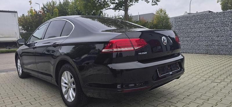 Gebraucht VW Passat Comfortline 120 PS (88 kW) 2018 Schwarz Limousine