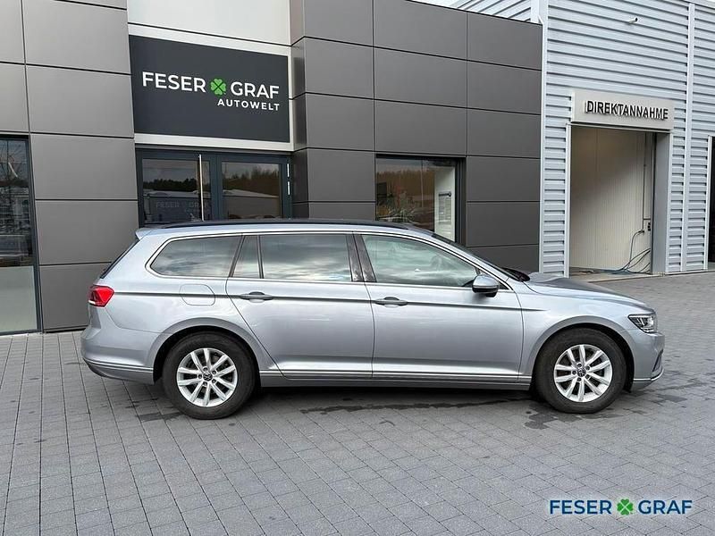 Gebraucht VW Passat 150 PS (110 kW) 2022 Silber Kombi
