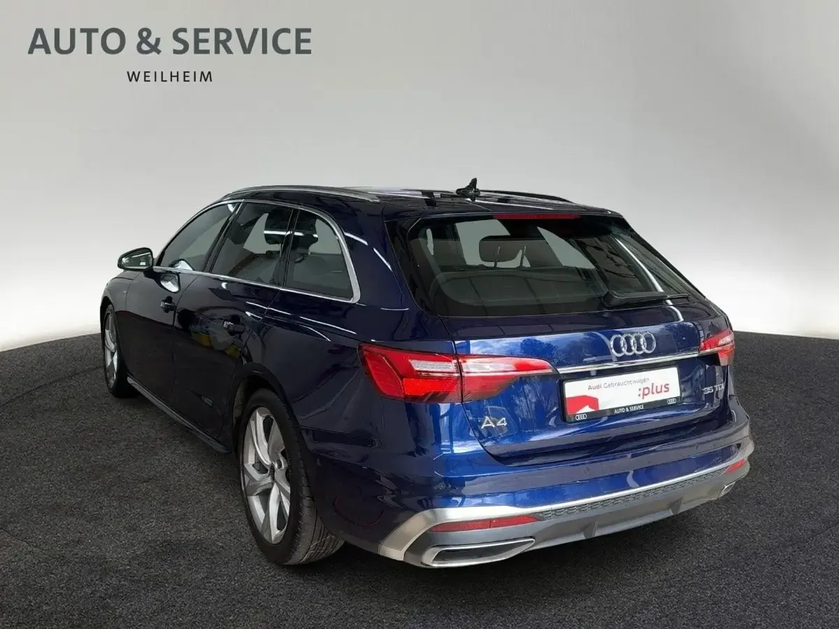 Gebraucht Audi A4 Design 163 PS (119 kW) 2022 Navarrablau metallic Kombi