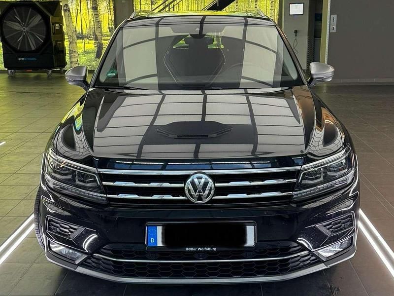 Schwarz Gebraucht 2018 VW Tiguan Allspace Highline SUV | 32.800 € (Teuer) - Bild 1/4