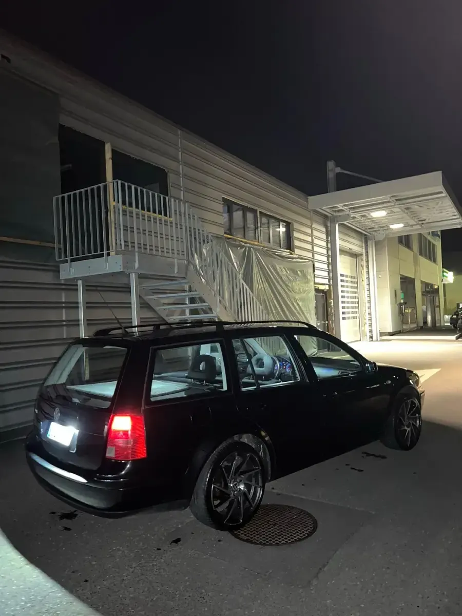 Gebraucht VW Bora 105 PS (77 kW) 2001 Schwarz Kombi