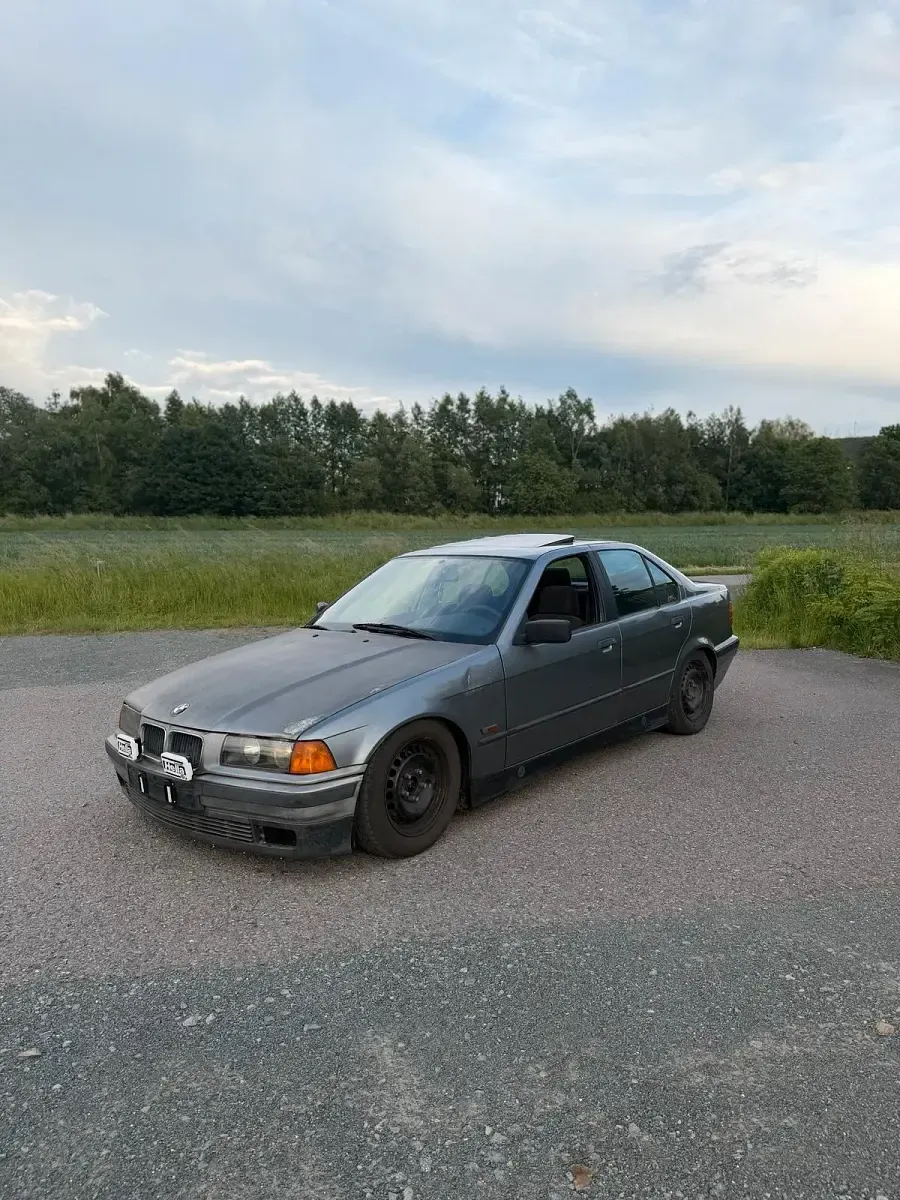 Gebraucht BMW 316 102 PS (75 kW) 1995 Grau Limousine
