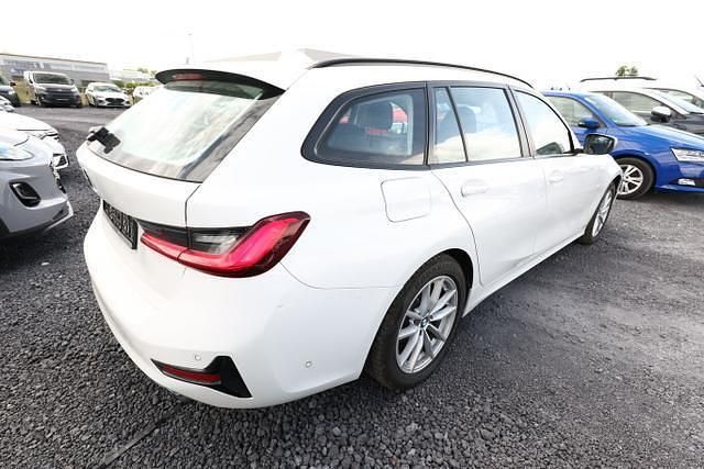 Alpinweiß alpinweiß Gebraucht 2020 BMW 320 Advantage Limousine | 28.876 € (Teuer) - Bild 1/4
