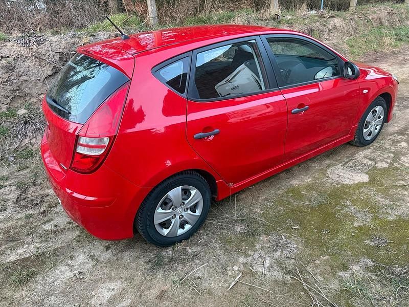 Gebraucht Hyundai i30 90 PS (66 kW) 2004 Rot Kleinwagen