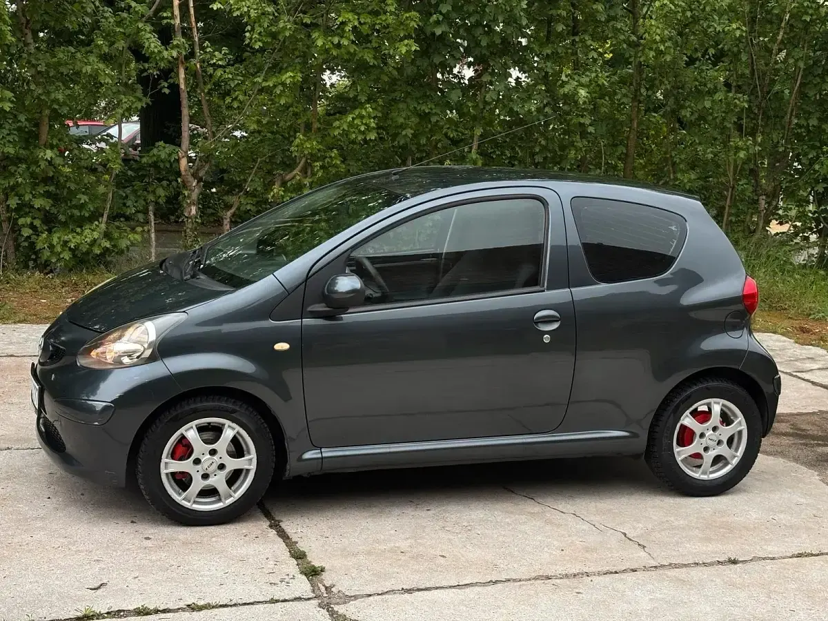 Gebraucht Toyota Aygo 68 PS (50 kW) 2008 Grau Kleinwagen