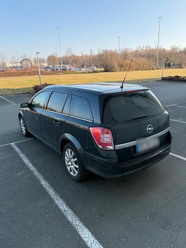 Gebraucht Opel Astra 116 PS (85 kW) 2010 Schwarz Kombi