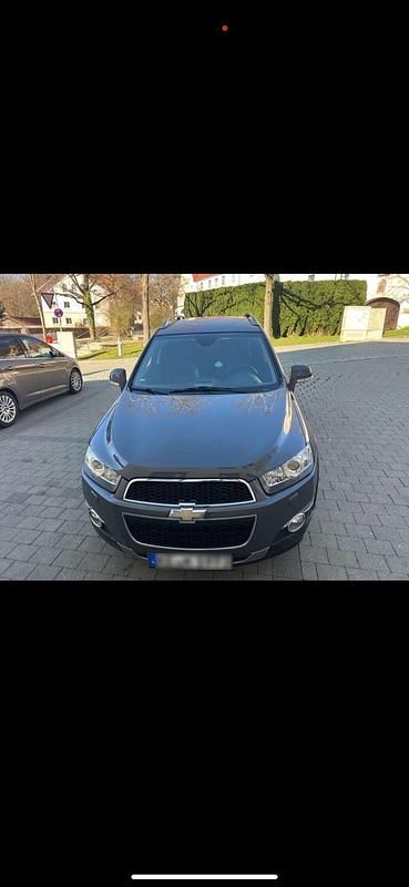 Grau Gebraucht 2011 Chevrolet Captiva SUV | 3.500 € - Bild 1/4