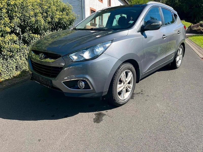 Grau Gebraucht 2012 Hyundai ix35 SUV | 7.999 € (Fairer Preis) - Bild 1/4