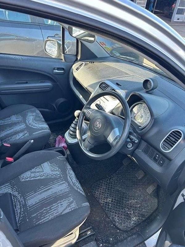 Gebraucht Opel Agila Color Edition 58 PS (42 kW) 2014 Silber Kleinwagen