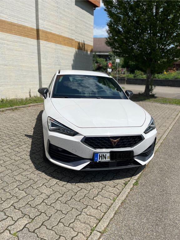 Weiß Gebraucht 2022 Cupra Leon VZ Limousine | 22.950 € (Superpreis) - Bild 1/4