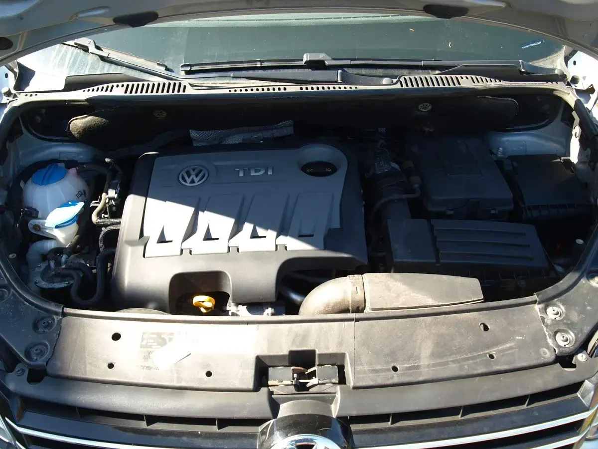 Gebraucht VW Touran 105 PS (77 kW) 2014 Silber Van / Kleinbus