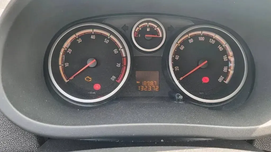 Gebraucht Opel Corsa 101 PS (74 kW) 2011 Rot Kleinwagen