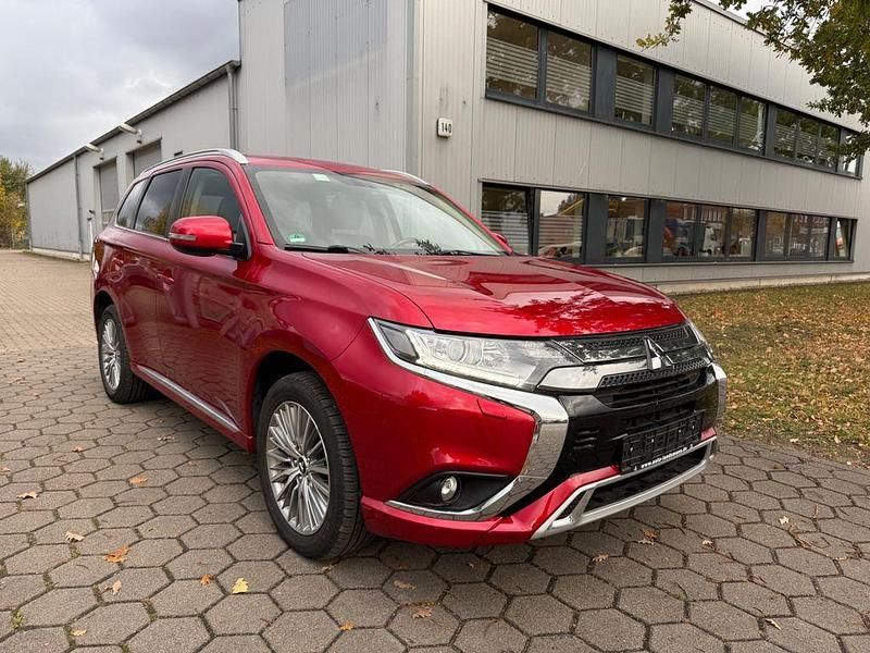 Rot Gebraucht 2021 Mitsubishi Outlander P-HEV SUV | 12.900 € - Bild 1/4