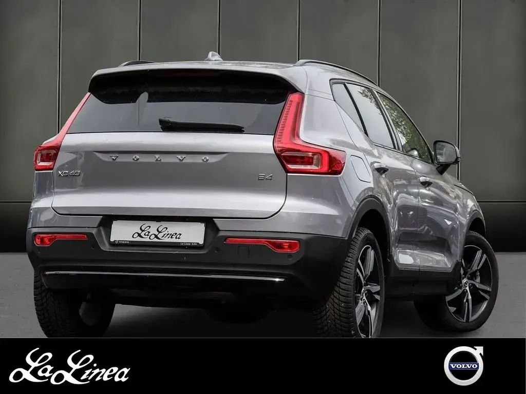Gebraucht Volvo XC40 Plus 197 PS (144 kW) 2025 Silber SUV