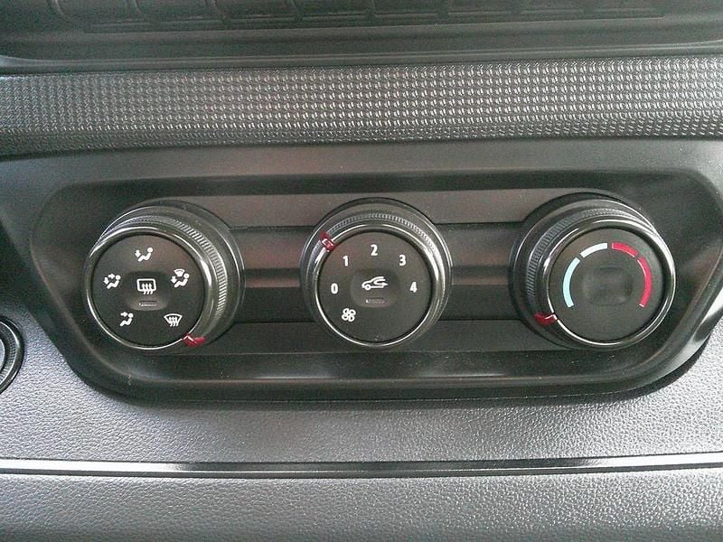 Gebraucht Renault Trafic Komfort 131 PS (96 kW) 2022 Weiß Van / Kleinbus