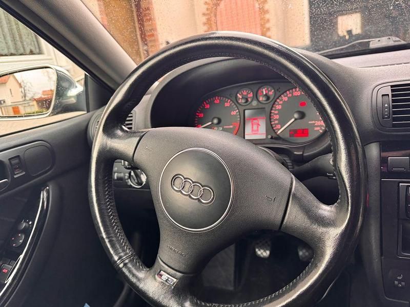 Gebraucht Audi S3 Design 225 PS (165 kW) 2002 Blau Kleinwagen