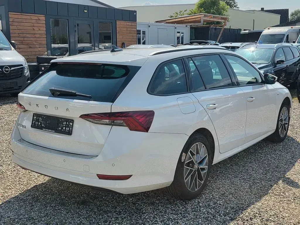 Gebraucht Skoda Octavia First Edition 116 PS (85 kW) 2023 Silber Kombi