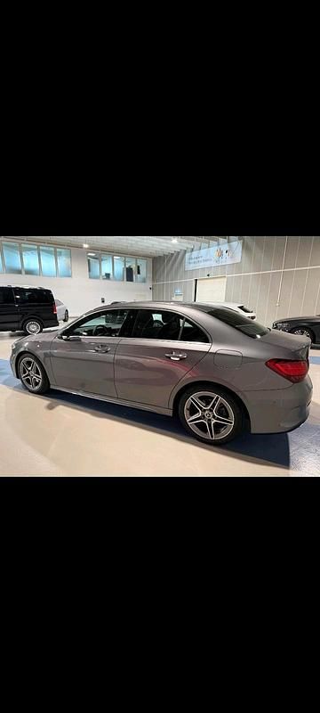 Gebraucht Mercedes A180 AMG line 136 PS (100 kW) 2024 Grau Limousine