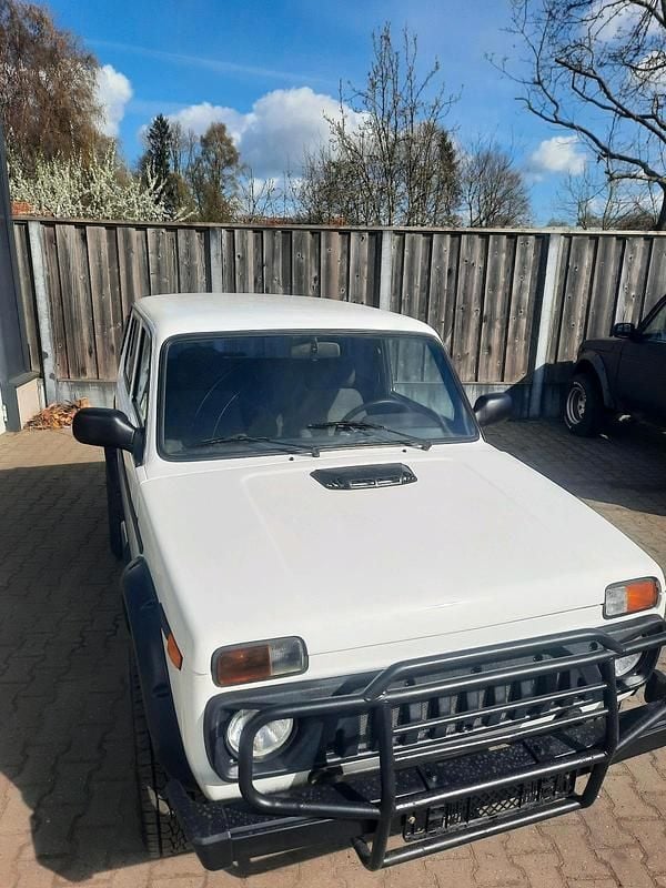 Second-hand Lada niva 82 CP (60 kW) 2011 Alb SUV