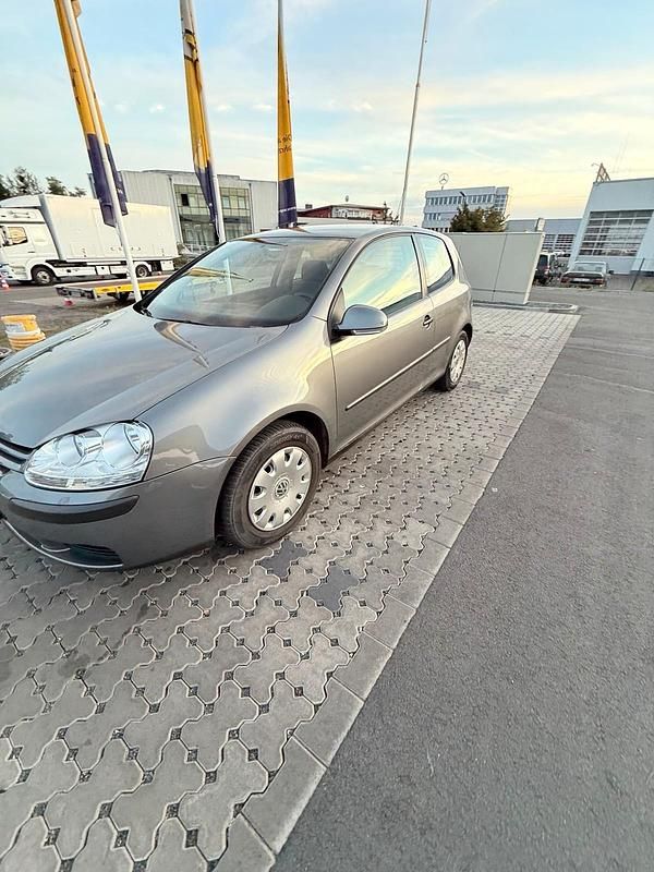 Grau Gebraucht 2005 VW Golf IV Limousine | 2.599 € (Fairer Preis) - Bild 1/4