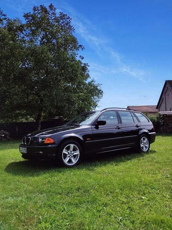 Schwarz Gebraucht 2001 BMW 318 Kombi | 2.499 € (Etwas zu teuer) - Bild 1/4