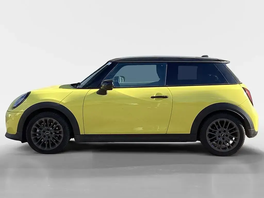 Gebraucht Mini Cooper Favoured 114 kW (156 PS) 2025 Sunny side yellow Kleinwagen